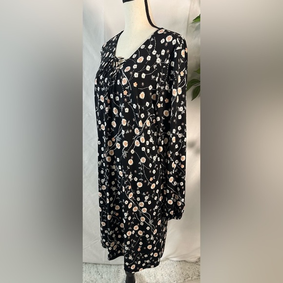 Nicole Miller Black and White Midi Dress 🖤 - Picture 8 of 12